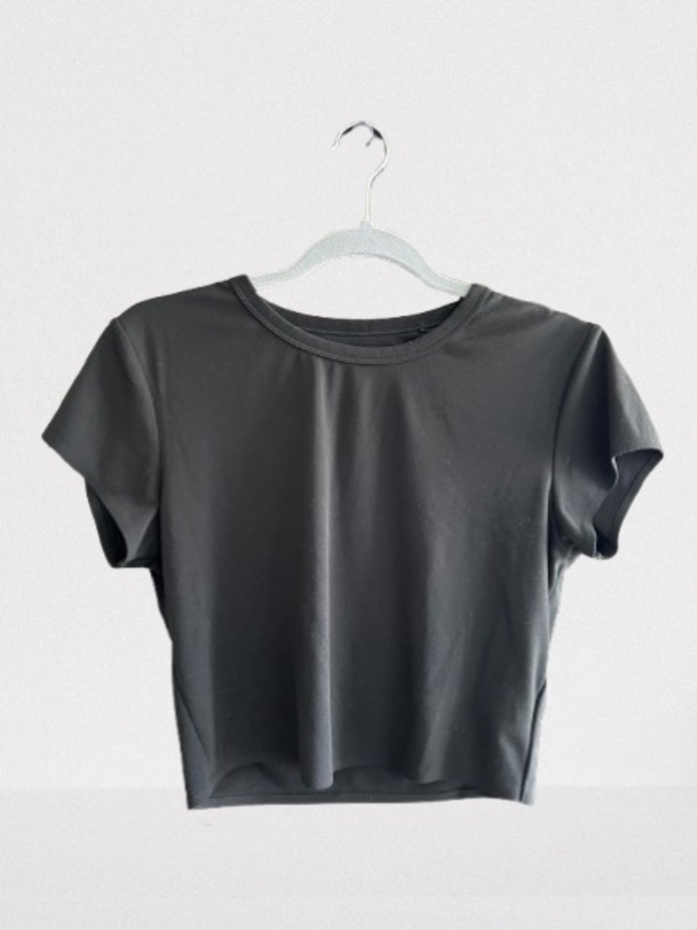 Uniqlo Cropped Airism Black Short Sleeve Tee